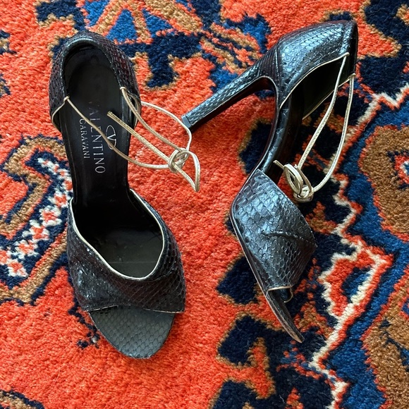 Authentic Valentino Peep Toe Heel - Picture 1 of 7